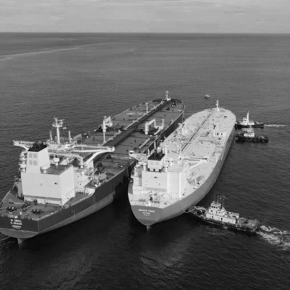 Ship-to-ship bunker fuel transfer at sea